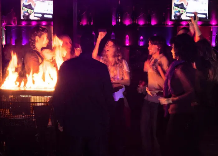 Appartement Neves - Location: Pour 4 Personnes Dans Un Quartier Anime