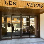 Neves - Location: Pour 4 Personnes Dans Un Quartier Anime