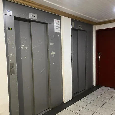 Neves - Location: Pour 4 Personnes Dans Un Quartier Anime Апартаменты