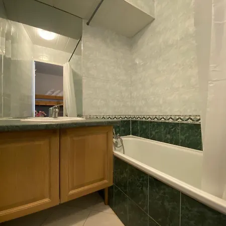 Neves - Location: Pour 4 Personnes Dans Un Quartier Anime