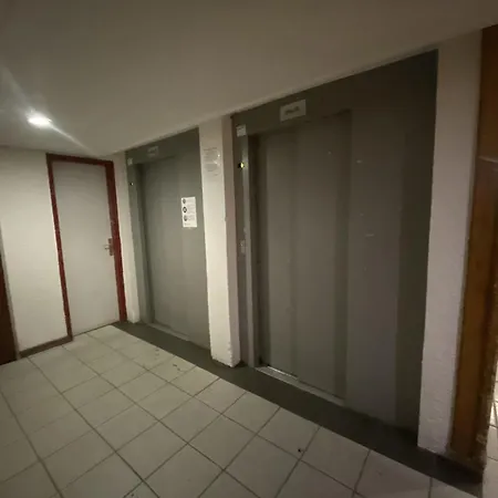 Neves - Location: Pour 4 Personnes Dans Un Quartier Anime شقة