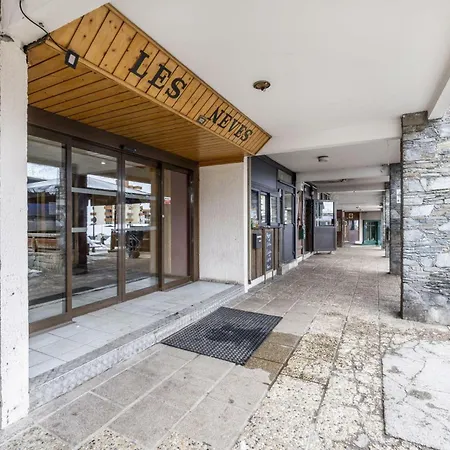 Neves - Location: Pour 4 Personnes Dans Un Quartier Anime