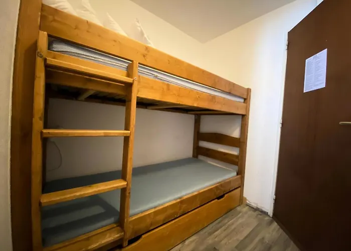 Neves - Location: Pour 4 Personnes Dans Un Quartier Anime Val Thorens