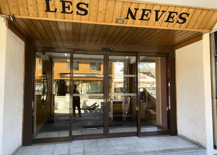 Neves - Location: Pour 4 Personnes Dans Un Quartier Anime